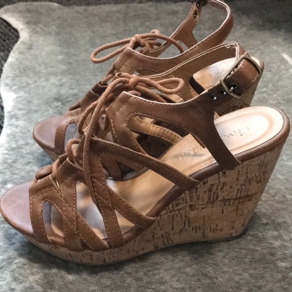 City classified brown wedges - Picture 2 of 3